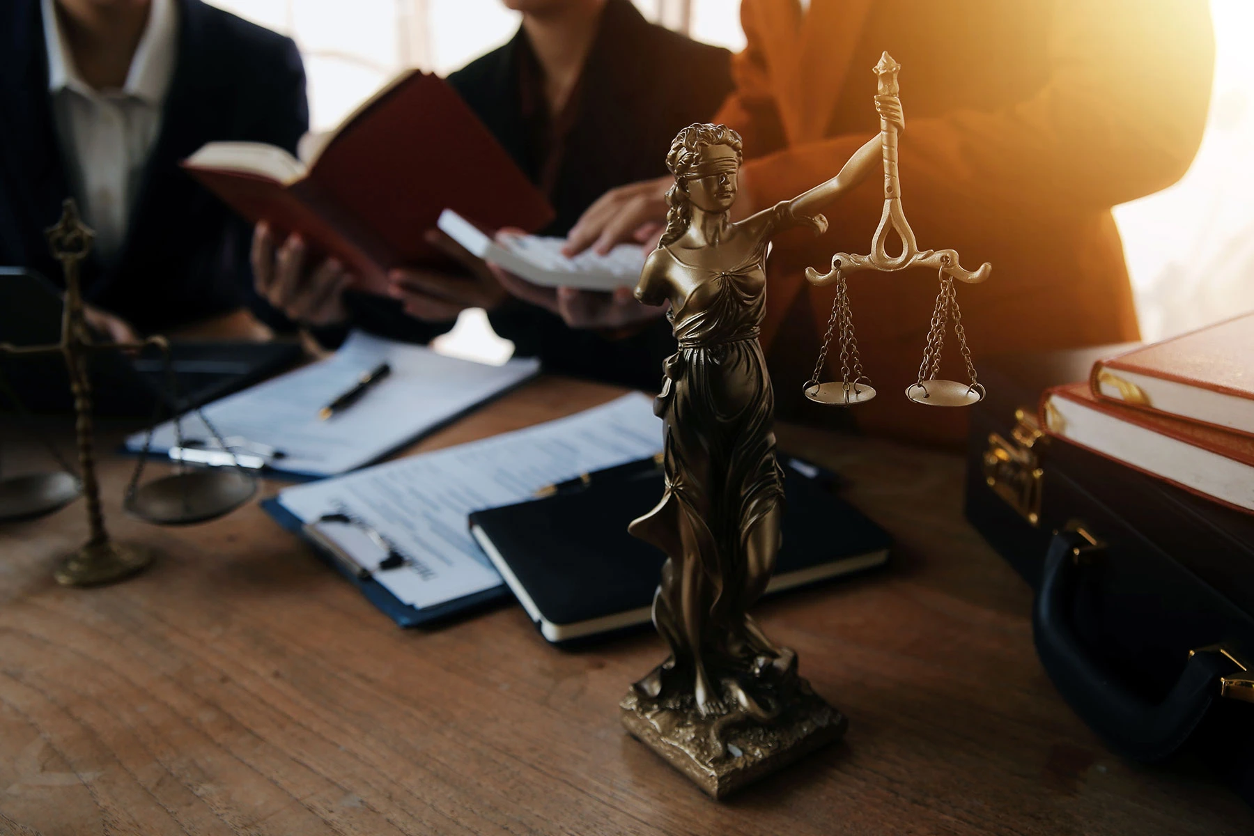 Socios y abogados especialistas senior de Román & Vélez